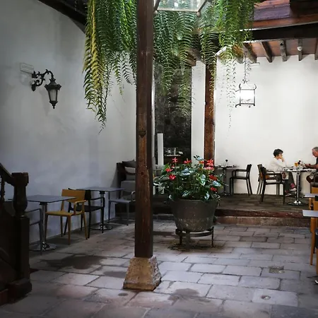 Casa Roja Apartment